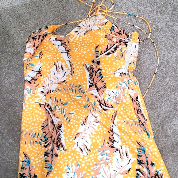 A sleek summer dress - Picture 3 of 3